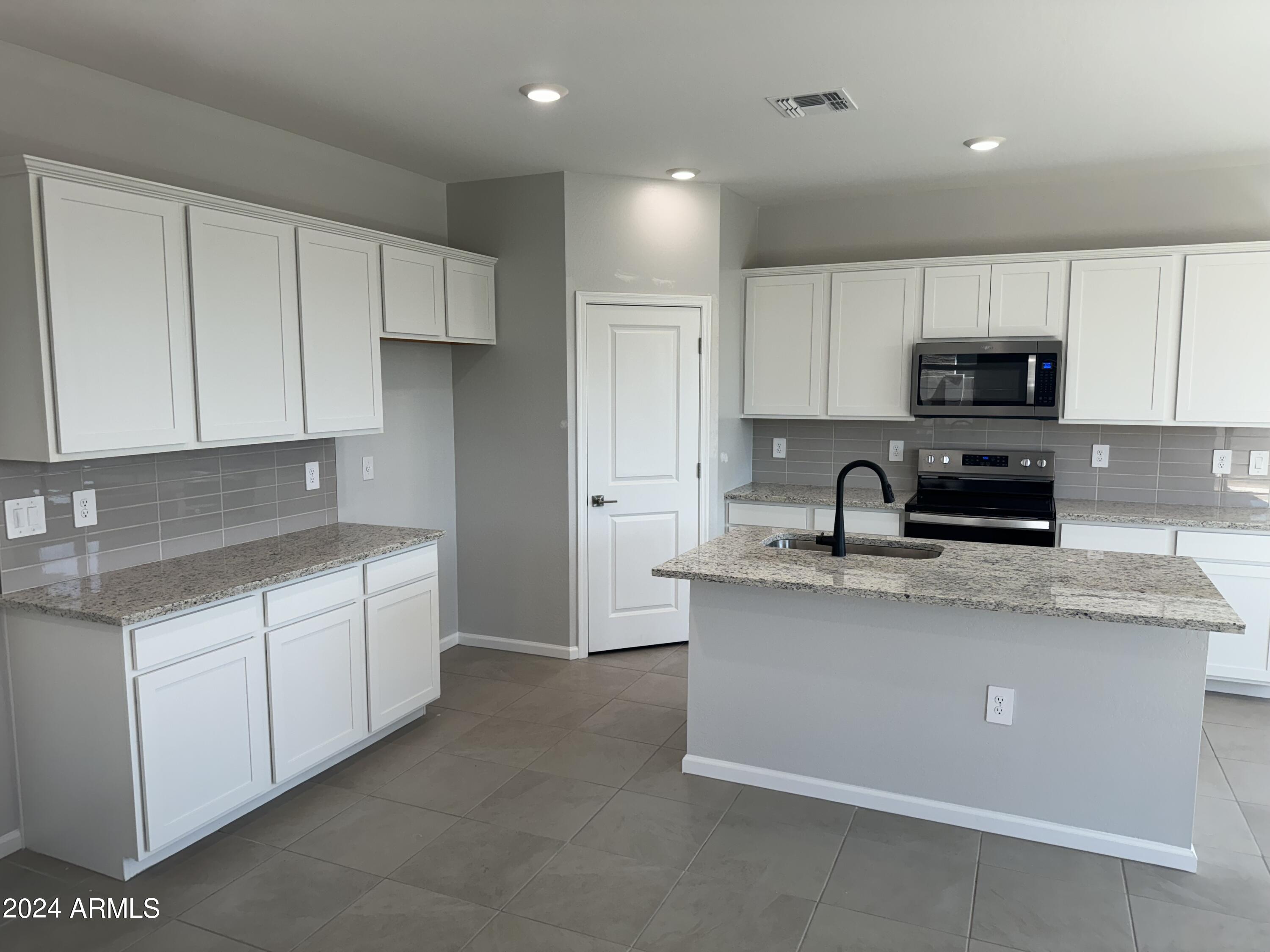 4710 South Yellow Peak Road Apache Junction, AZ 85119 - Photo 2 of 18 Kitchen 1