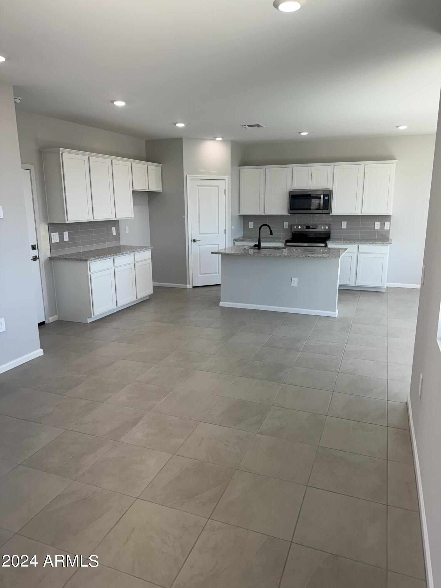 4710 South Yellow Peak Road Apache Junction, AZ 85119 - Photo 3 of 18 Kitchen 2