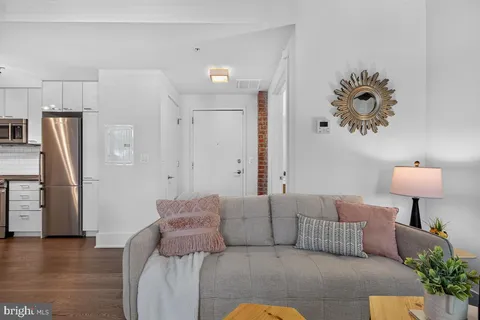 $800,000 | 515 North Washington Street, Unit 105, Alexandria, VA 22314