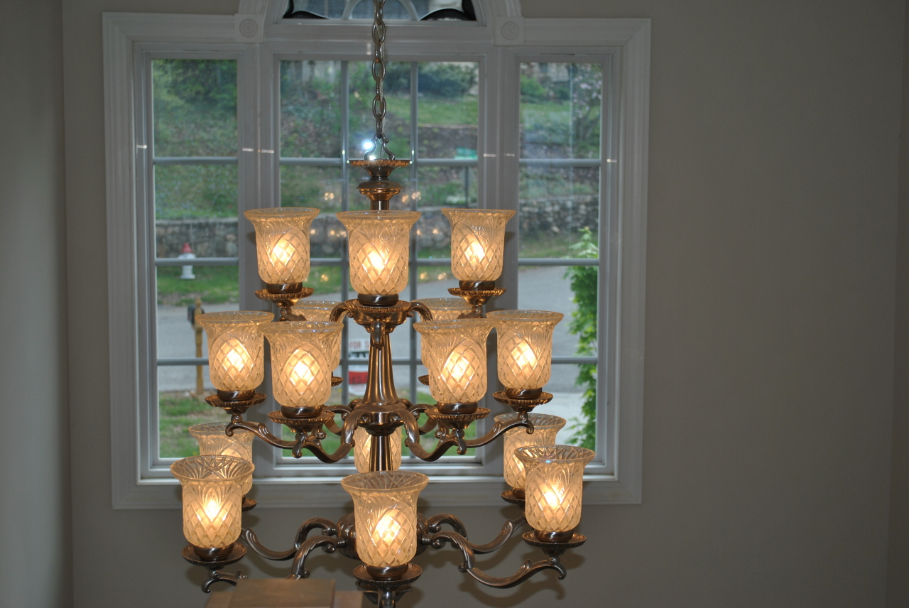 3015 Burnleigh Road Southwest Roanoke, VA 24014 - Photo 12 of 15 Chandelier