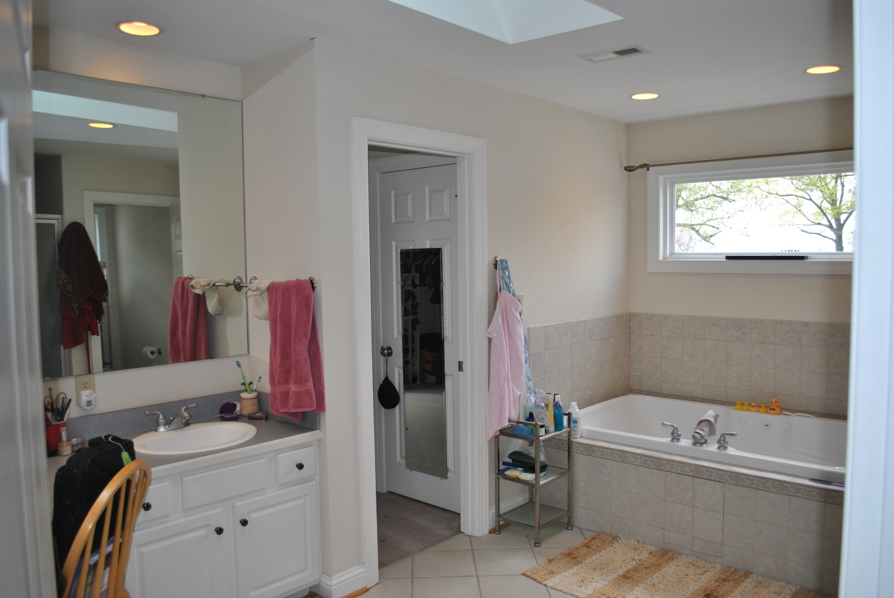 3015 Burnleigh Road Southwest Roanoke, VA 24014 - Photo 13 of 15 Bath