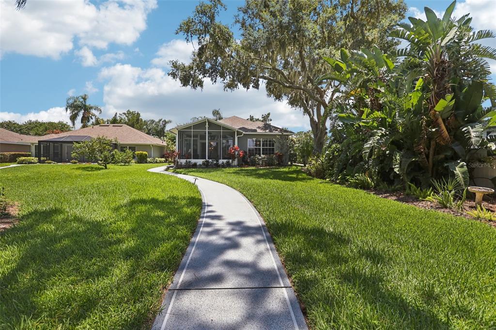 2512 Baywater Road Tavares, FL 32778 - Photo 39 of 75 a view of a garden with a house