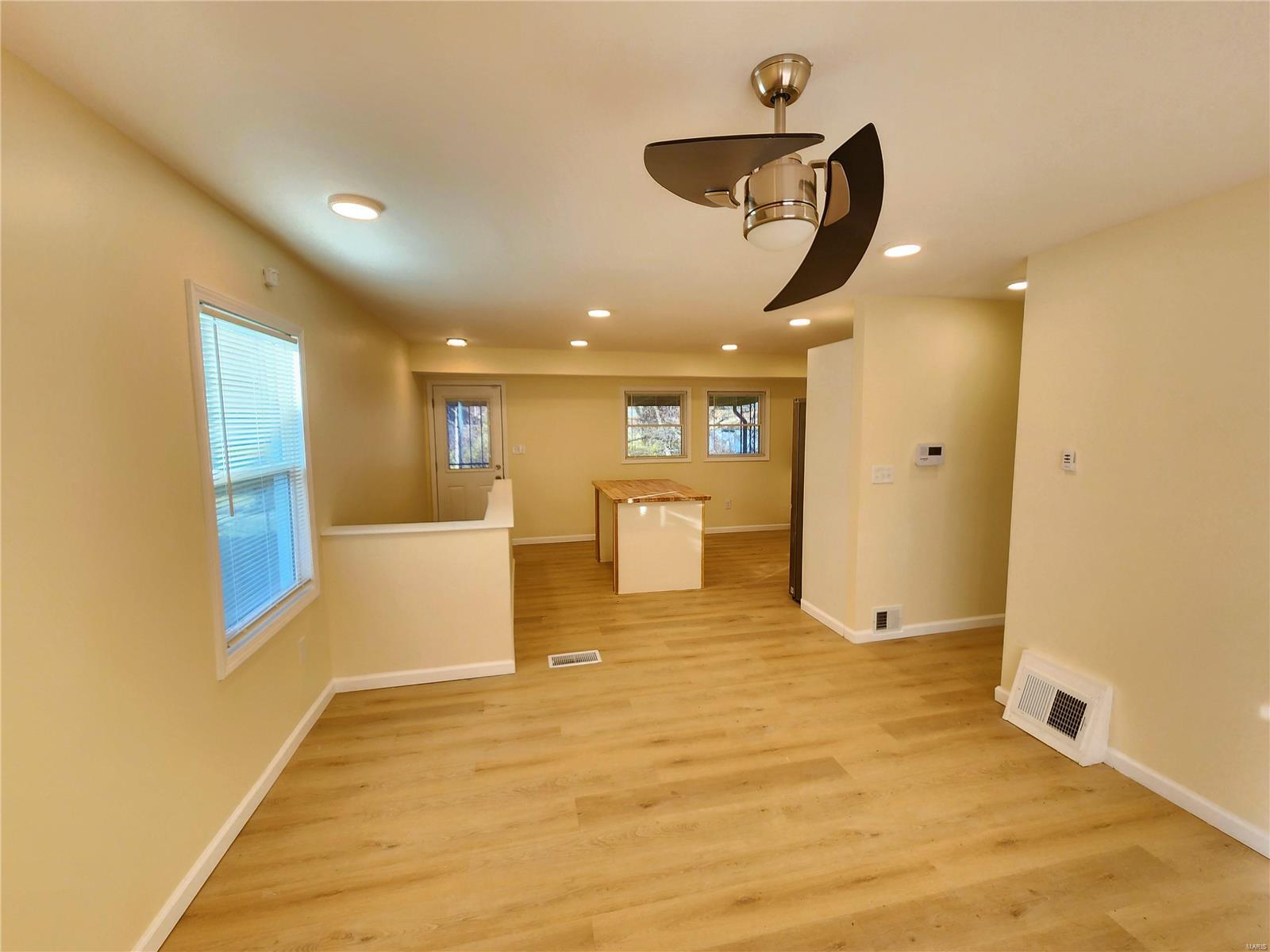 441 Lancashire Road St. Louis, MO 63137 - Photo 6 of 42