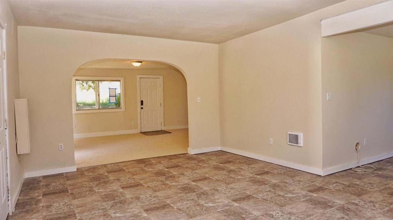 2912 South Windsor Road Spokane, WA 99224 - Photo 3 of 22