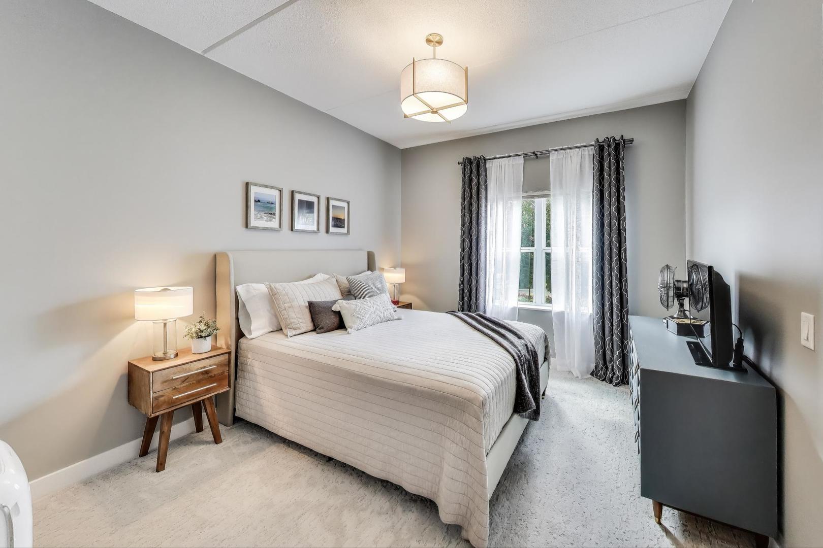 4301 North Sheridan Road, Unit 202 Chicago, IL 60613 - Photo 12 of 28 Gallery Image 12