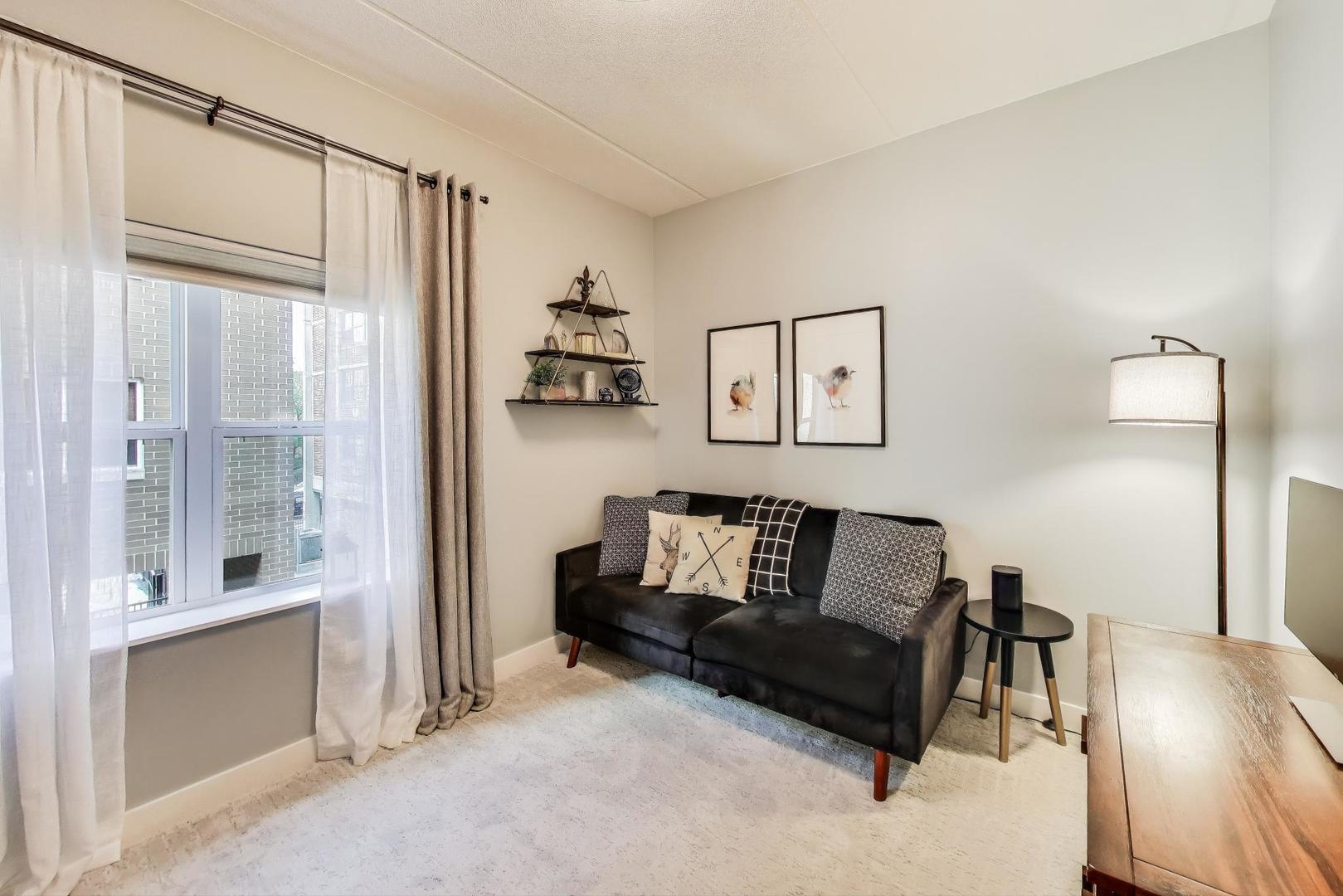 4301 North Sheridan Road, Unit 202 Chicago, IL 60613 - Photo 17 of 28 Gallery Image 17