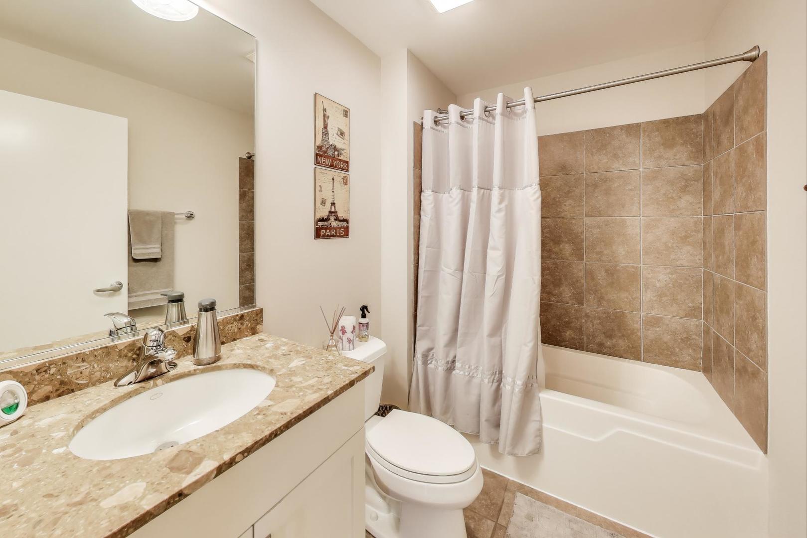 4301 North Sheridan Road, Unit 202 Chicago, IL 60613 - Photo 19 of 28 Gallery Image 19