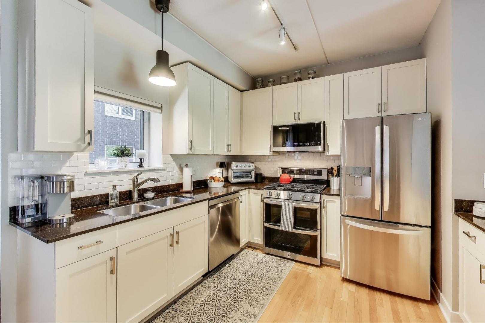 4301 North Sheridan Road, Unit 202 Chicago, IL 60613 - Photo 9 of 28 Gallery Image 9