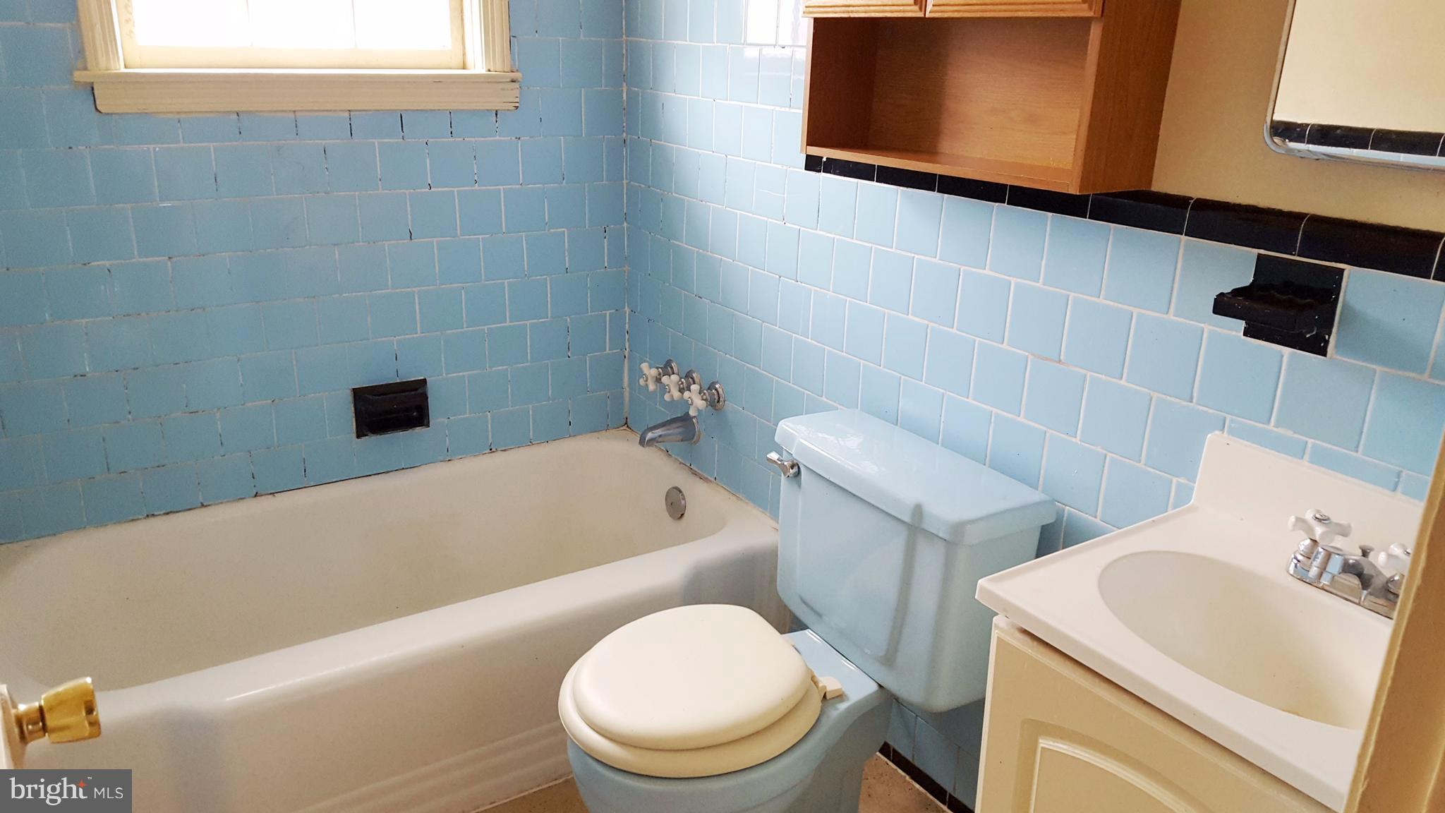 411 Torner Road Baltimore, MD 21221 - Photo 10 of 20 Bath