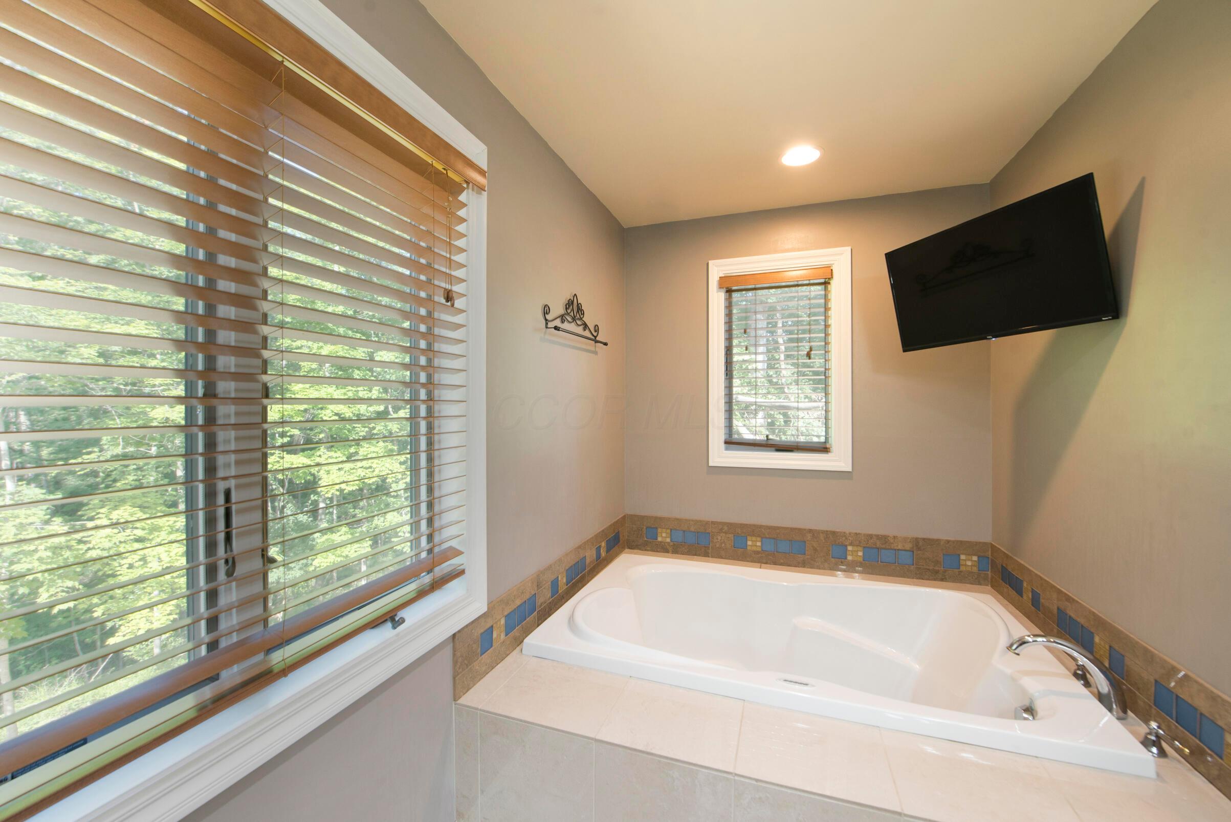 285 Partridge Bend Powell, OH 43065 - Photo 26 of 55 Owners Suite Bath