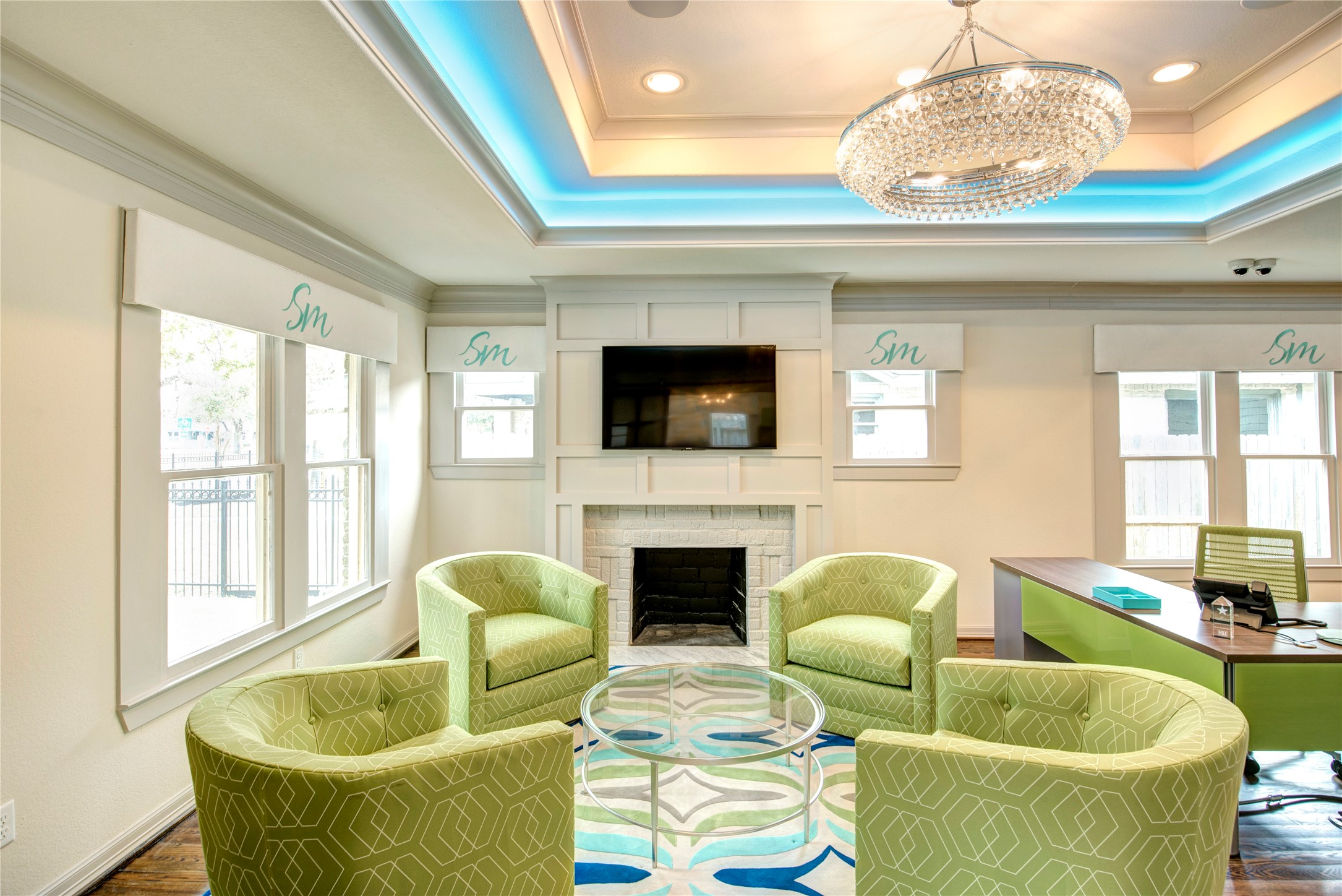638 Heights Boulevard Houston, TX 77007 - Photo 11 of 49 a living room with furniture a fireplace and a large window