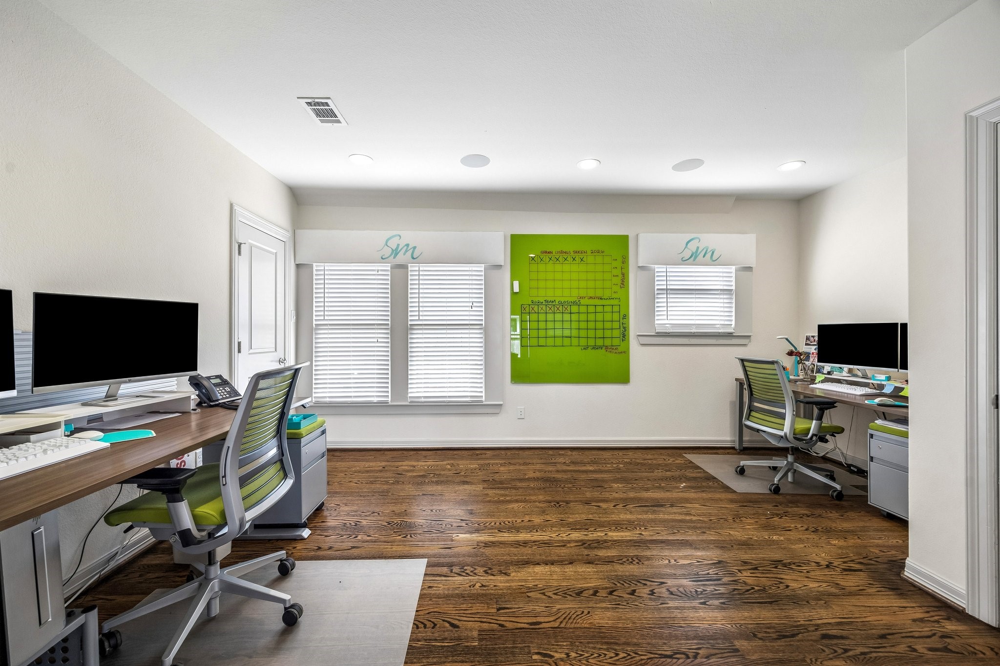 638 Heights Boulevard Houston, TX 77007 - Photo 23 of 49 a workspace with furniture and window
