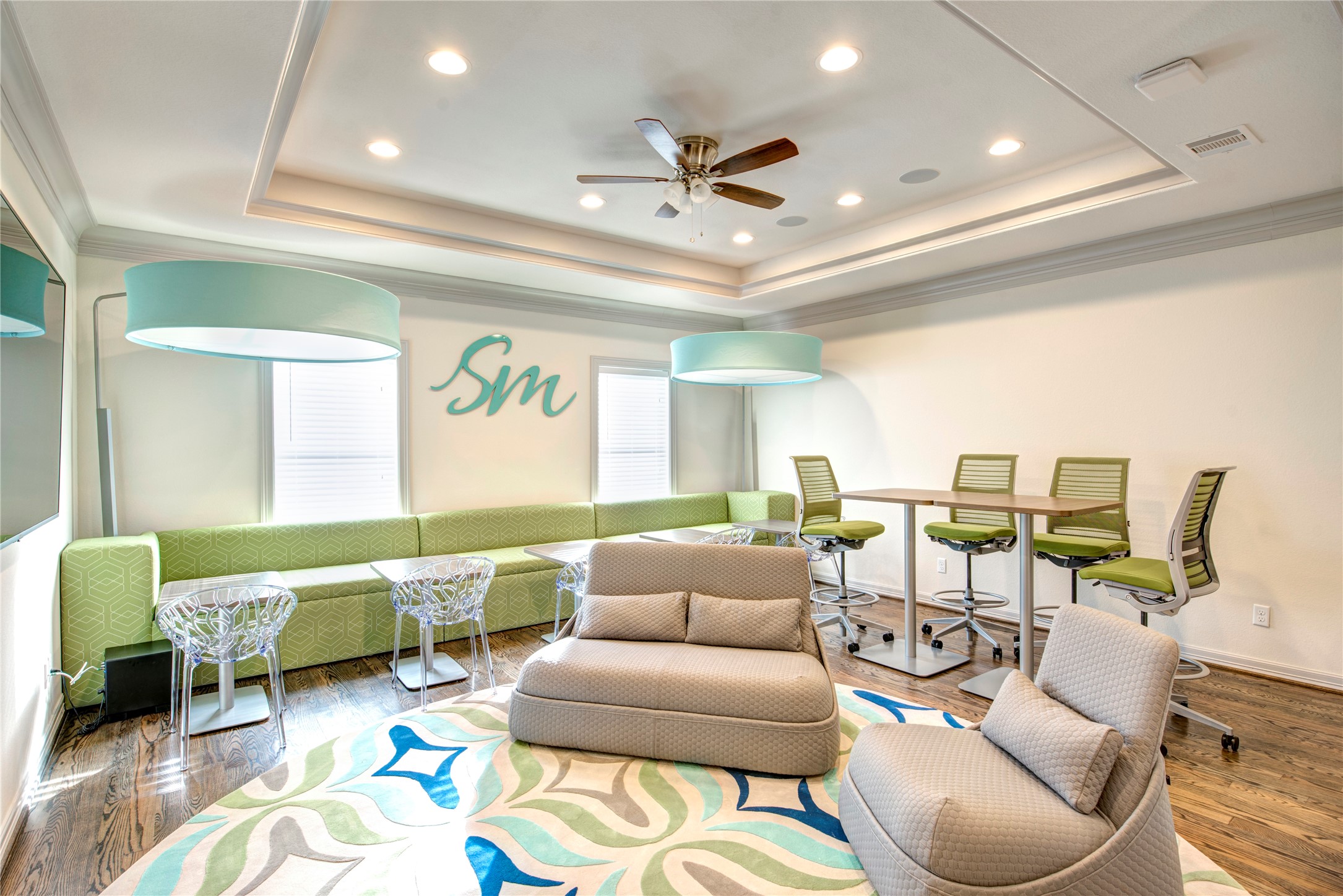 638 Heights Boulevard Houston, TX 77007 - Photo 25 of 49 a living room with furniture and a large window