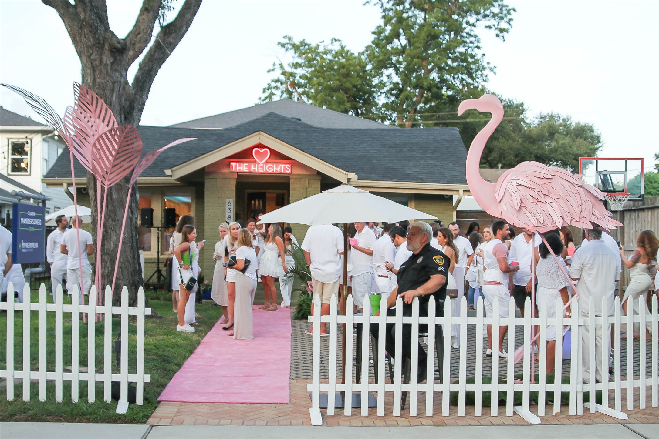638 Heights Boulevard Houston, TX 77007 - Photo 35 of 49 Host your own White Linen Night Parties at your place with the best location on Heights Blvd, and a property that is perfectly set up for entertaining!
