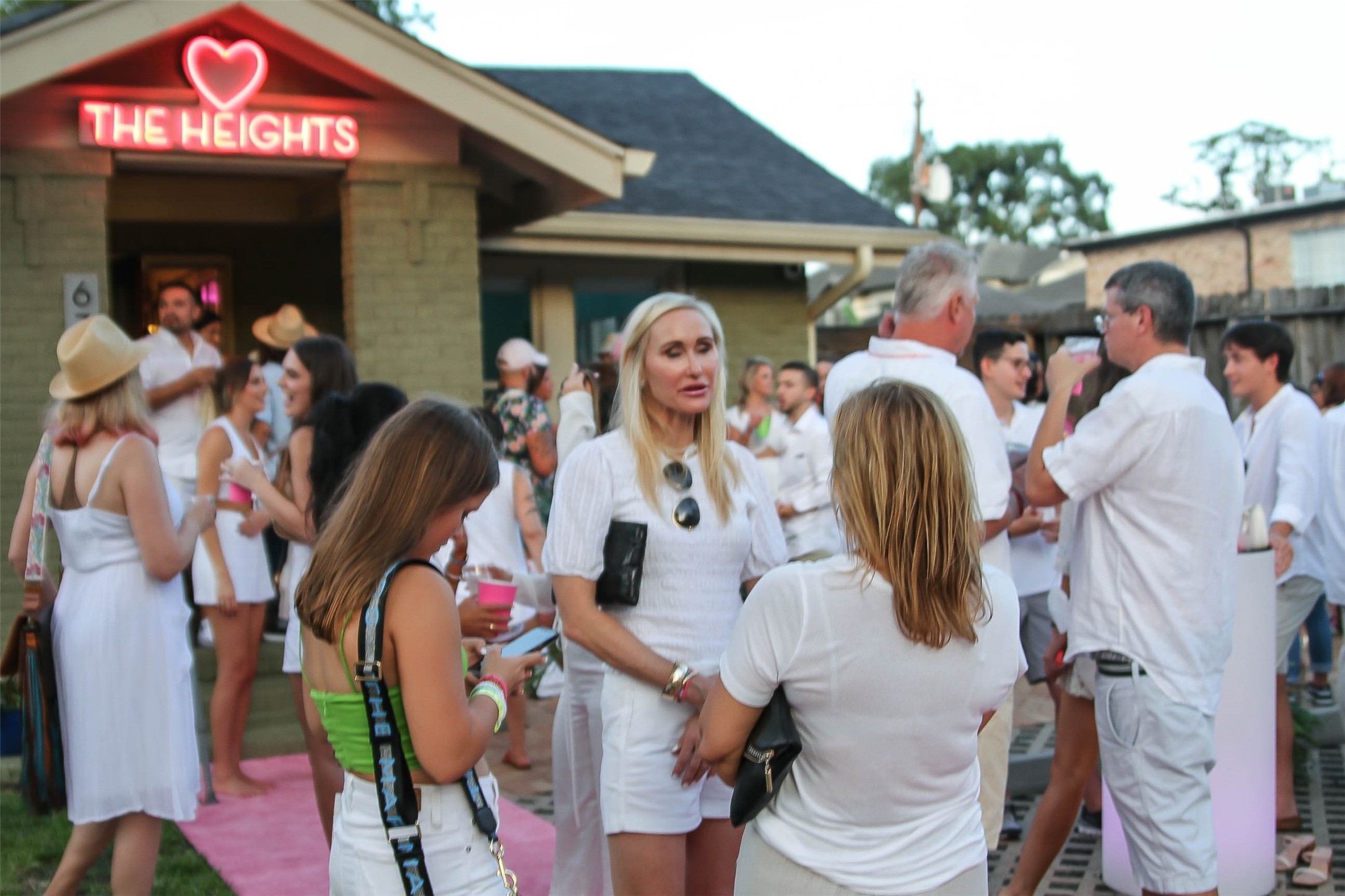 638 Heights Boulevard Houston, TX 77007 - Photo 36 of 49 Host your own White Linen Night Parties at your place with the best location on Heights Blvd, and a property that is perfectly set up for entertaining!