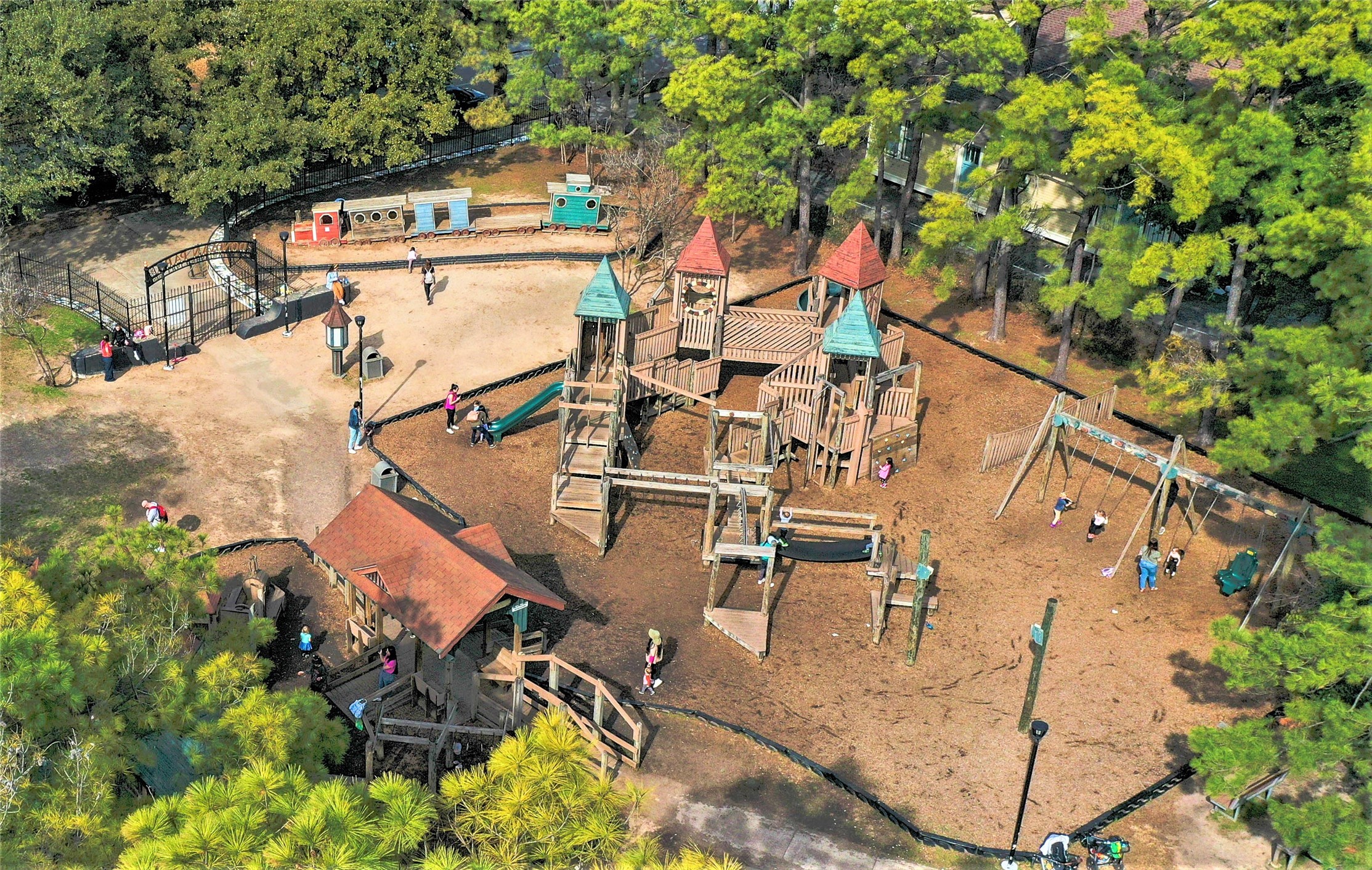 638 Heights Boulevard Houston, TX 77007 - Photo 38 of 49 Nearby area parks add even more to love about Heights living, offering playgrounds, open green space, and shaded gathering spots just minutes from your door. Whether it’s an afternoon at the park, a weekend picnic, or letting little ones burn off energy, outdoor enjoyment is always close to home.