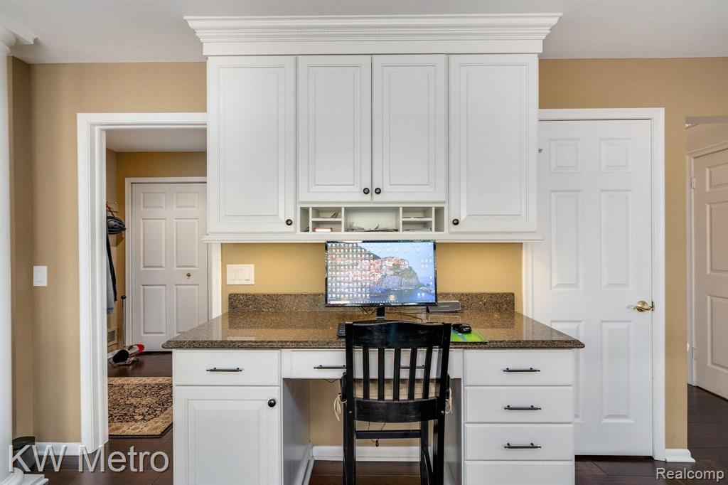 323 Shellbourne Drive Rochester, MI 48309 - Photo 18 of 62
