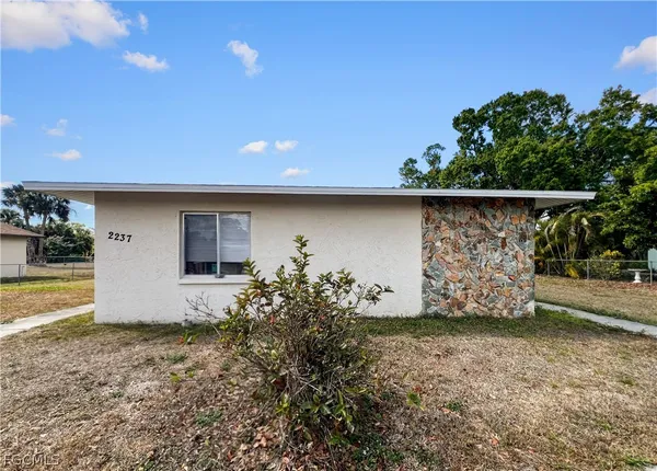 $1,299 | 2239 Iris Way, Fort Myers, FL 33905