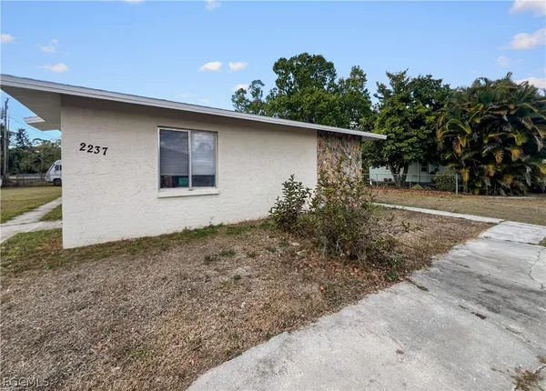$1,299 | 2239 Iris Way, Fort Myers, FL 33905