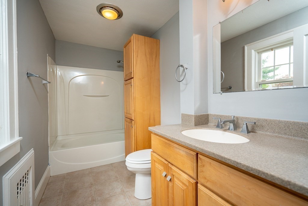 112 Manchester Terrace Springfield, MA 01108 - Photo 26 of 38