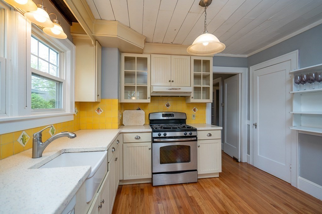 112 Manchester Terrace Springfield, MA 01108 - Photo 10 of 38