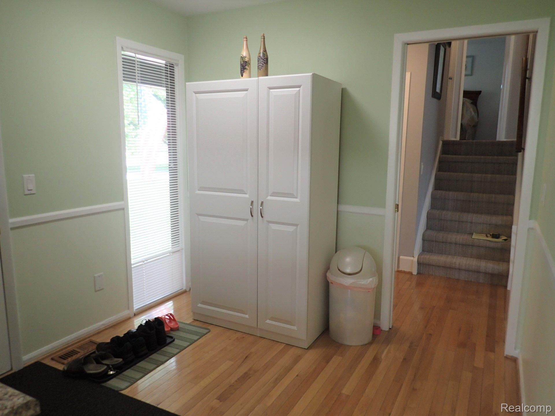 5383 Timber Ridge Trail Clarkston, MI 48346 - Photo 7 of 56 Nook area - Hardwood Flooring