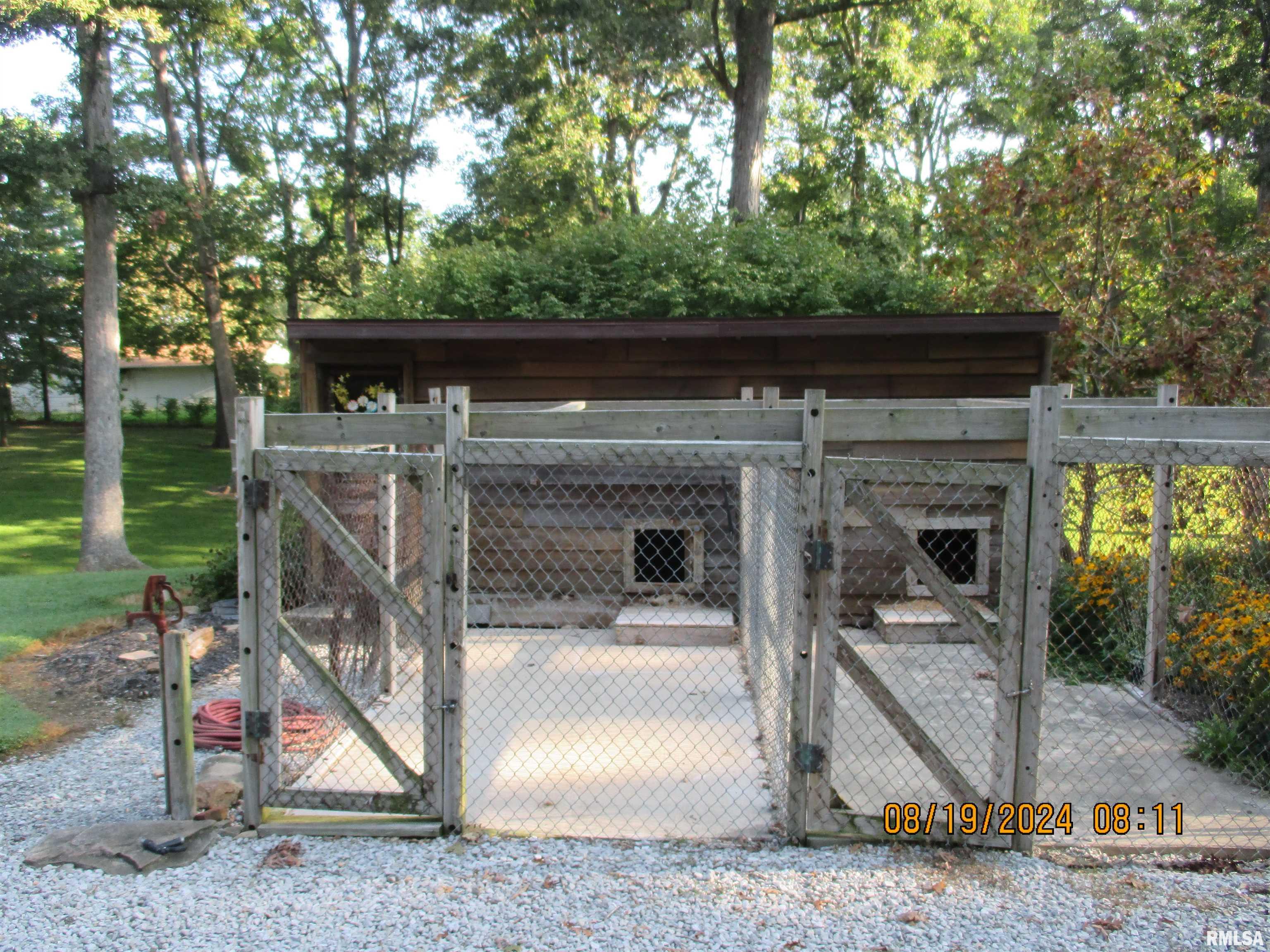 1104 Race Track Road Centralia, IL 62801 - Photo 5 of 26