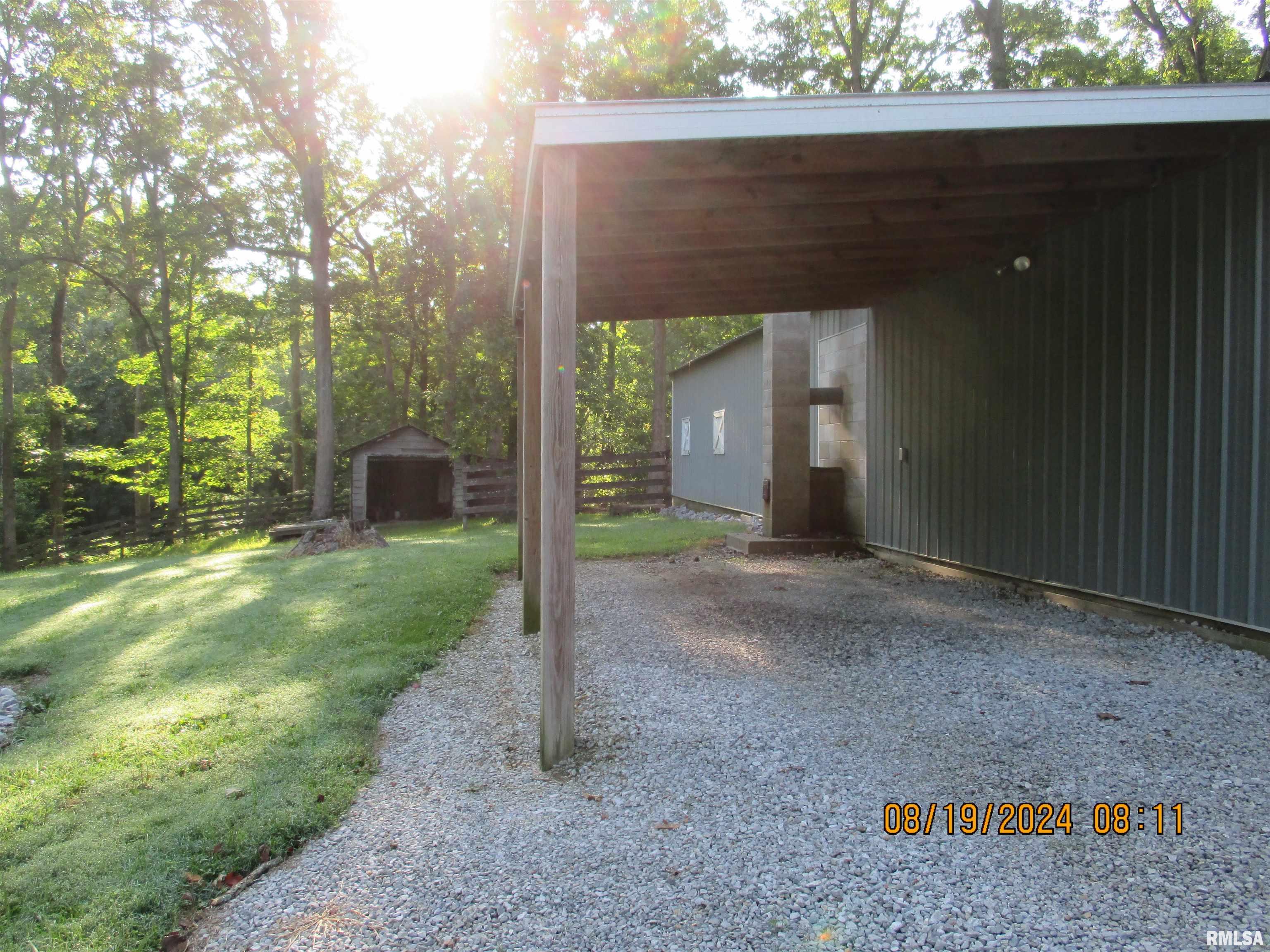 1104 Race Track Road Centralia, IL 62801 - Photo 6 of 26