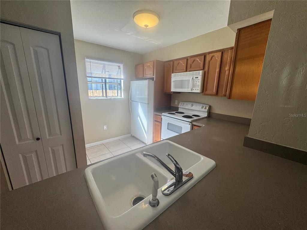 2202 Southwest 39 Drive Gainesville, FL 32607 - Photo 4 of 17