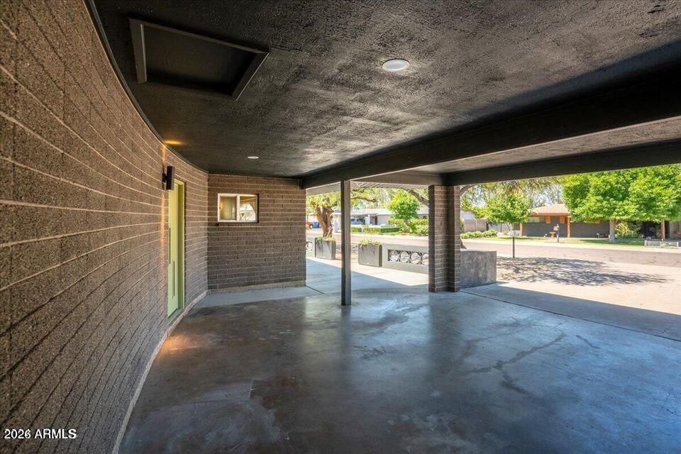 8049 North 10th Street Phoenix, AZ 85020 - Photo 15 of 40 Garage Carport