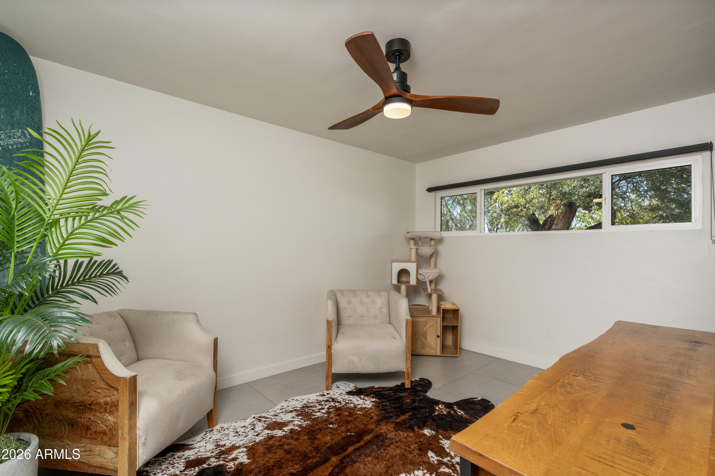 8049 North 10th Street Phoenix, AZ 85020 - Photo 22 of 40 a living room with furniture