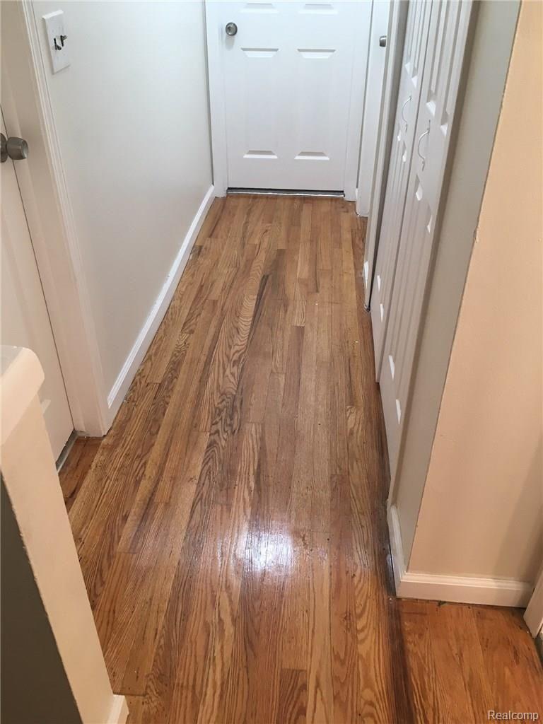 23680 Rockingham Street Southfield, MI 48033 - Photo 21 of 23 23680 Hallway.JPG