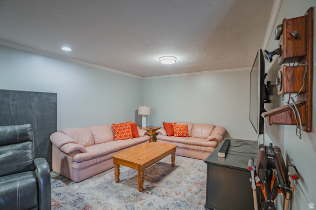 980 Cactus Circle St. George, UT 84790 - Photo 28 of 77 Living area with crown molding