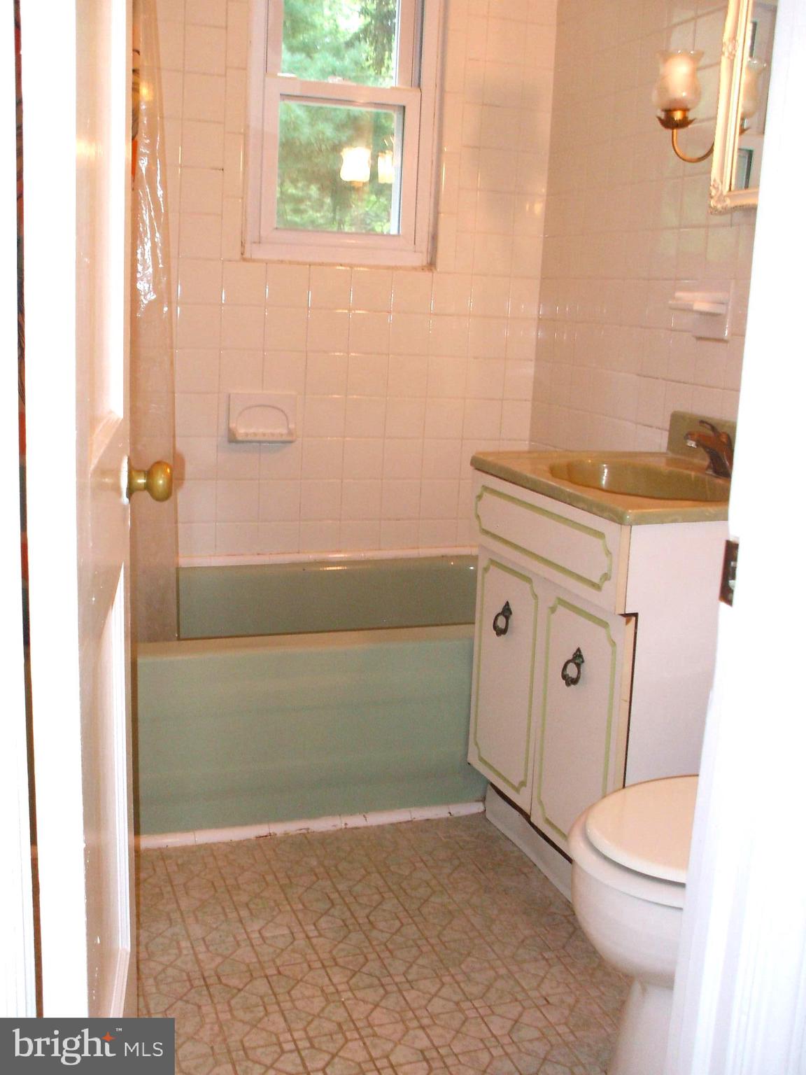 319 Rural Avenue Chester, PA 19013 - Photo 13 of 21 Ceramic Tile Hall Bathroom