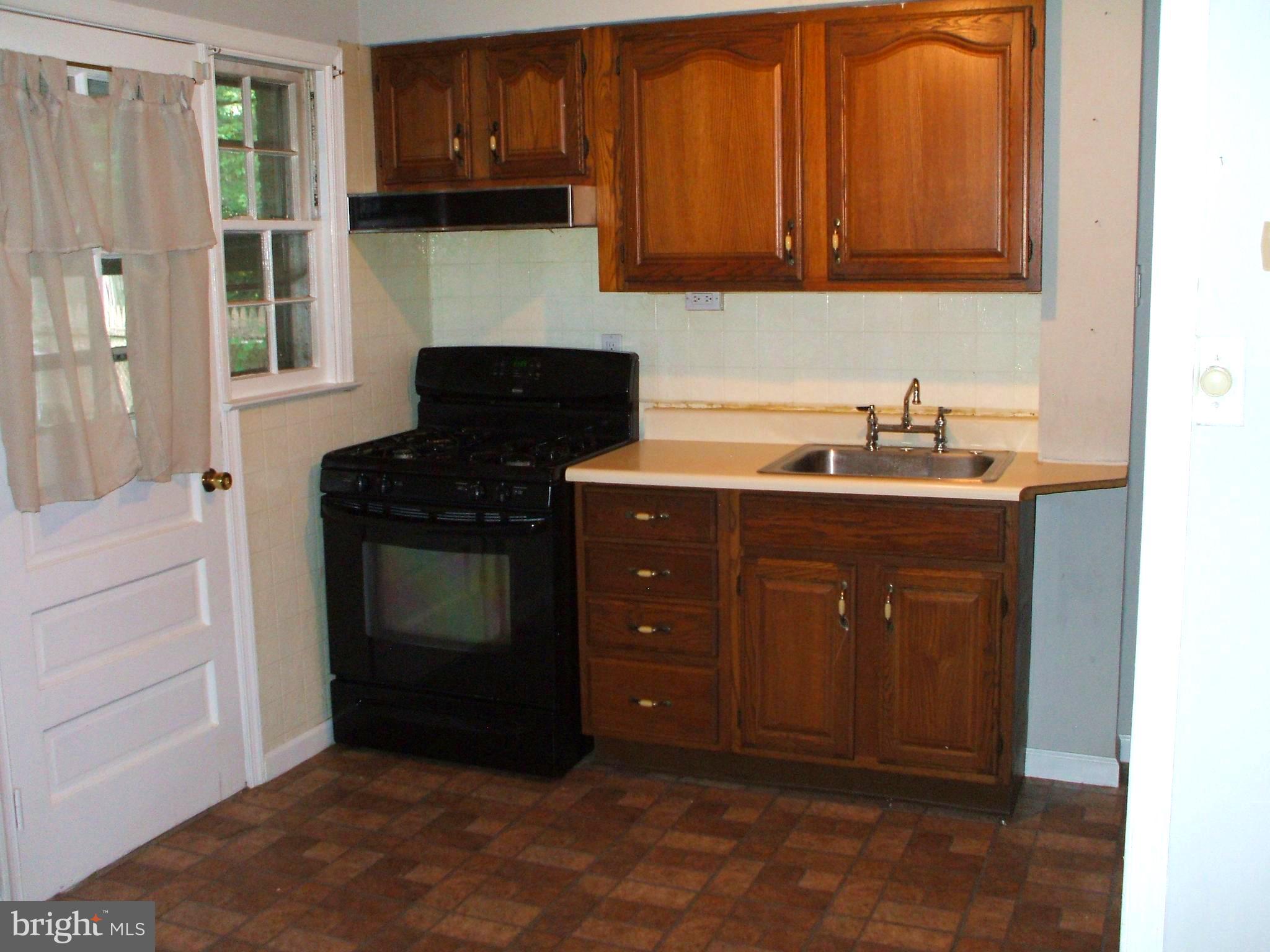 319 Rural Avenue Chester, PA 19013 - Photo 6 of 21 Kitchen W/Gas Range