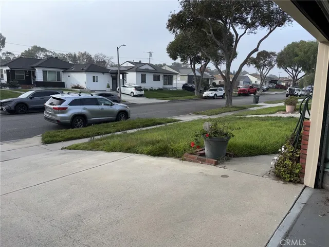 $800,000 | 3327 Eckleson Street, Lakewood, CA 90712