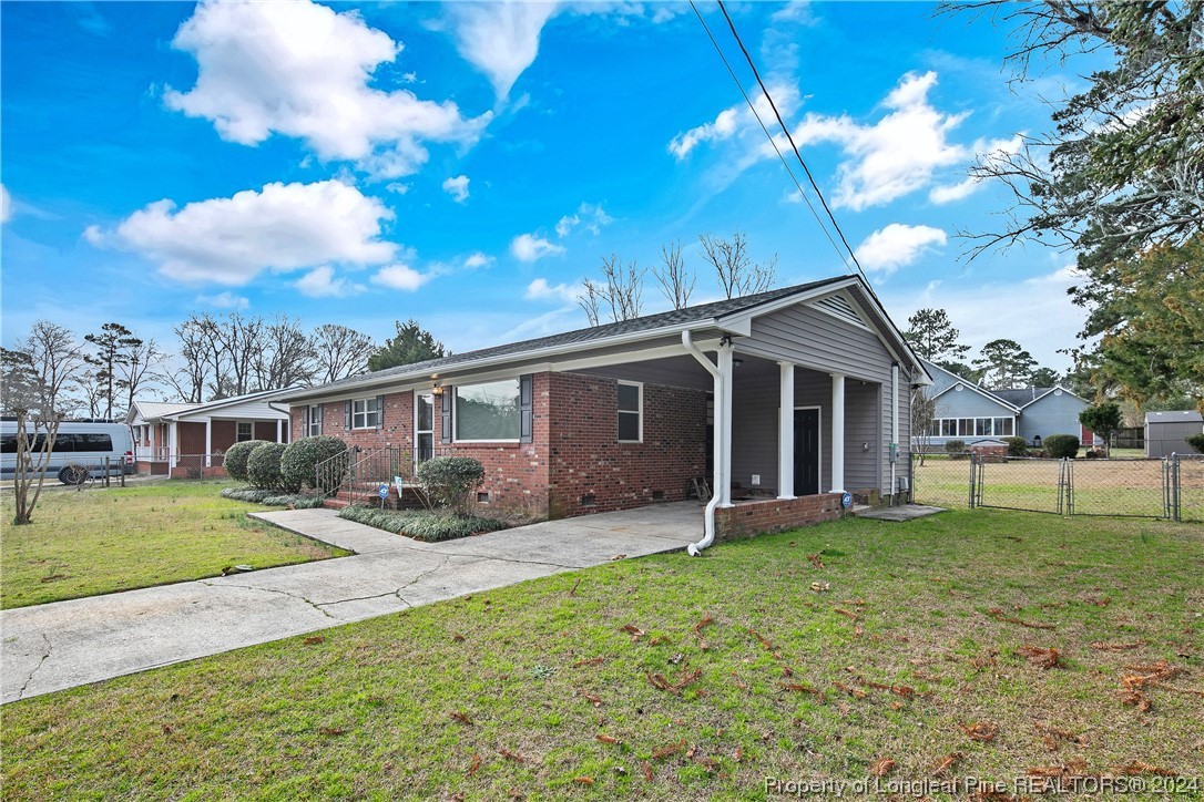 636 Pleasant Loop Fayetteville, NC 28311 - Photo 2 of 40 a front view of a house with garden