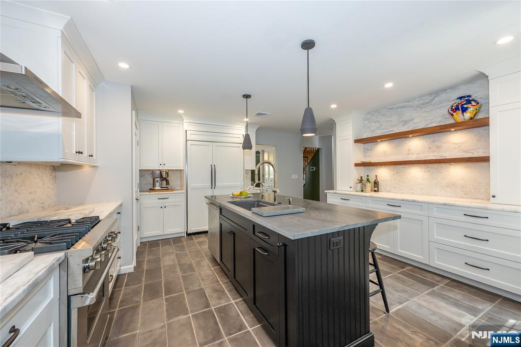 15 Congress Road Emerson, NJ 07630 - Photo 6 of 48