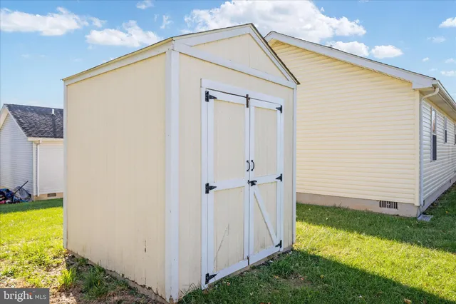 a view of a back yard of the house