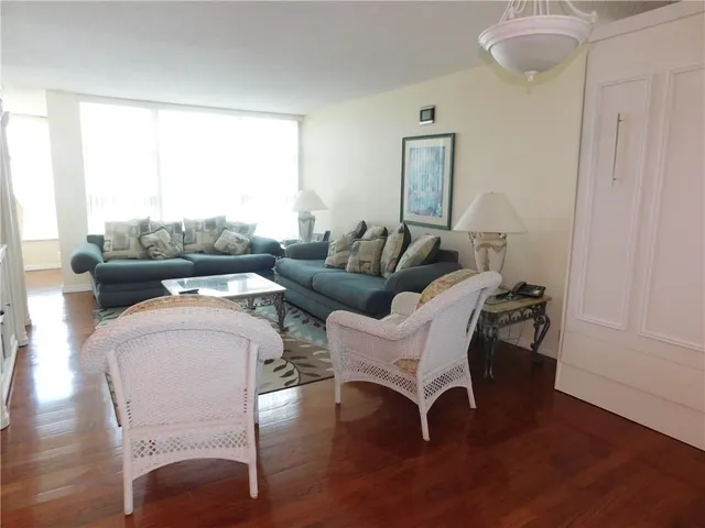 $4,000 | 1620 South Ocean Boulevard, Unit 9C, Pompano Beach, FL 33062