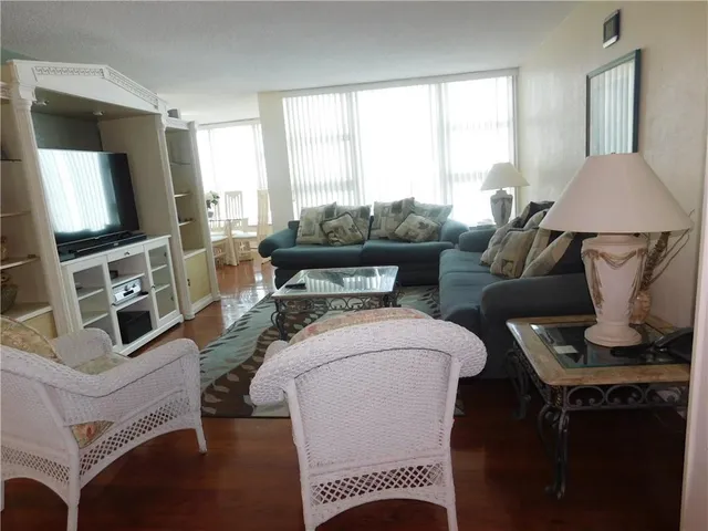 $4,000 | 1620 South Ocean Boulevard, Unit 9C, Pompano Beach, FL 33062