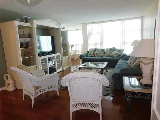 $4,000 | 1620 South Ocean Boulevard, Unit 9C, Pompano Beach, FL 33062