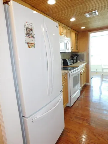 $4,000 | 1620 South Ocean Boulevard, Unit 9C, Pompano Beach, FL 33062