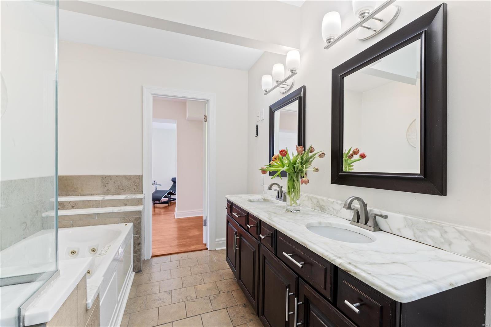 1 Daniel Road Ladue, MO 63124 - Photo 21 of 30 Gallery Image 21
