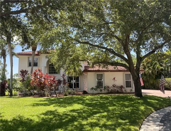 a view of a house with backyard