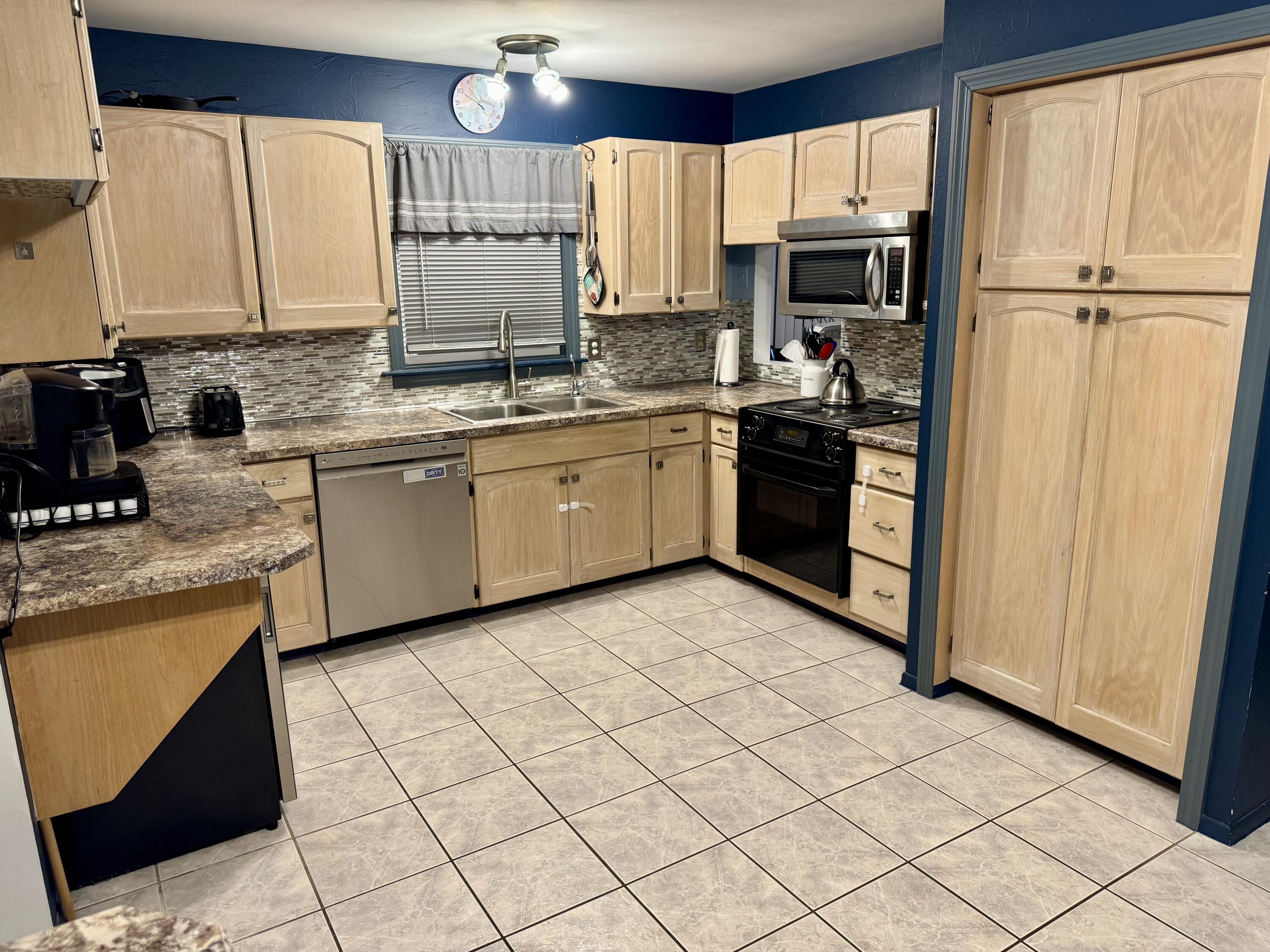 5349 Old Franklin Road Grand Blanc, MI 48439 - Photo 14 of 26 Kitchen