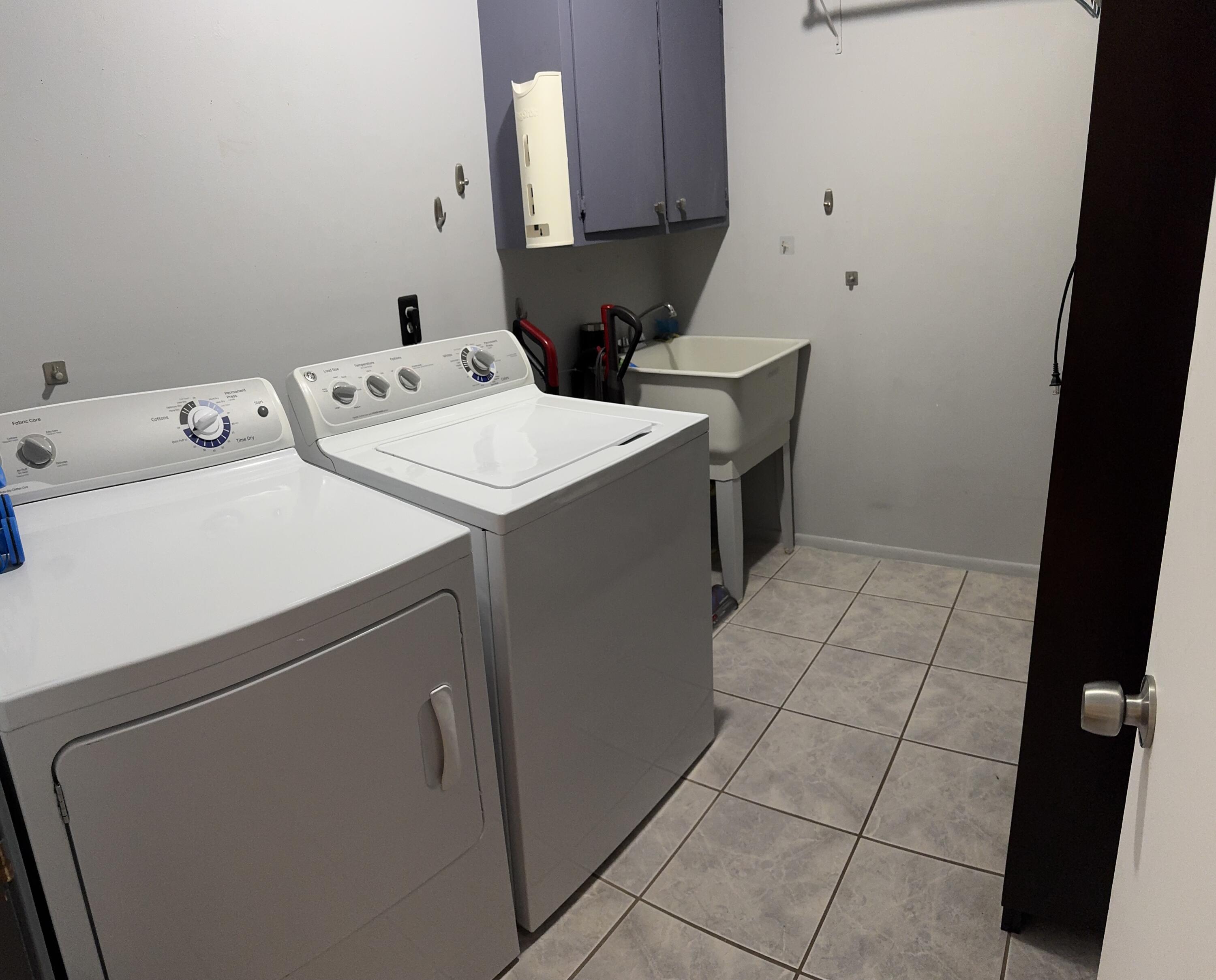 5349 Old Franklin Road Grand Blanc, MI 48439 - Photo 17 of 26 Laundry Room