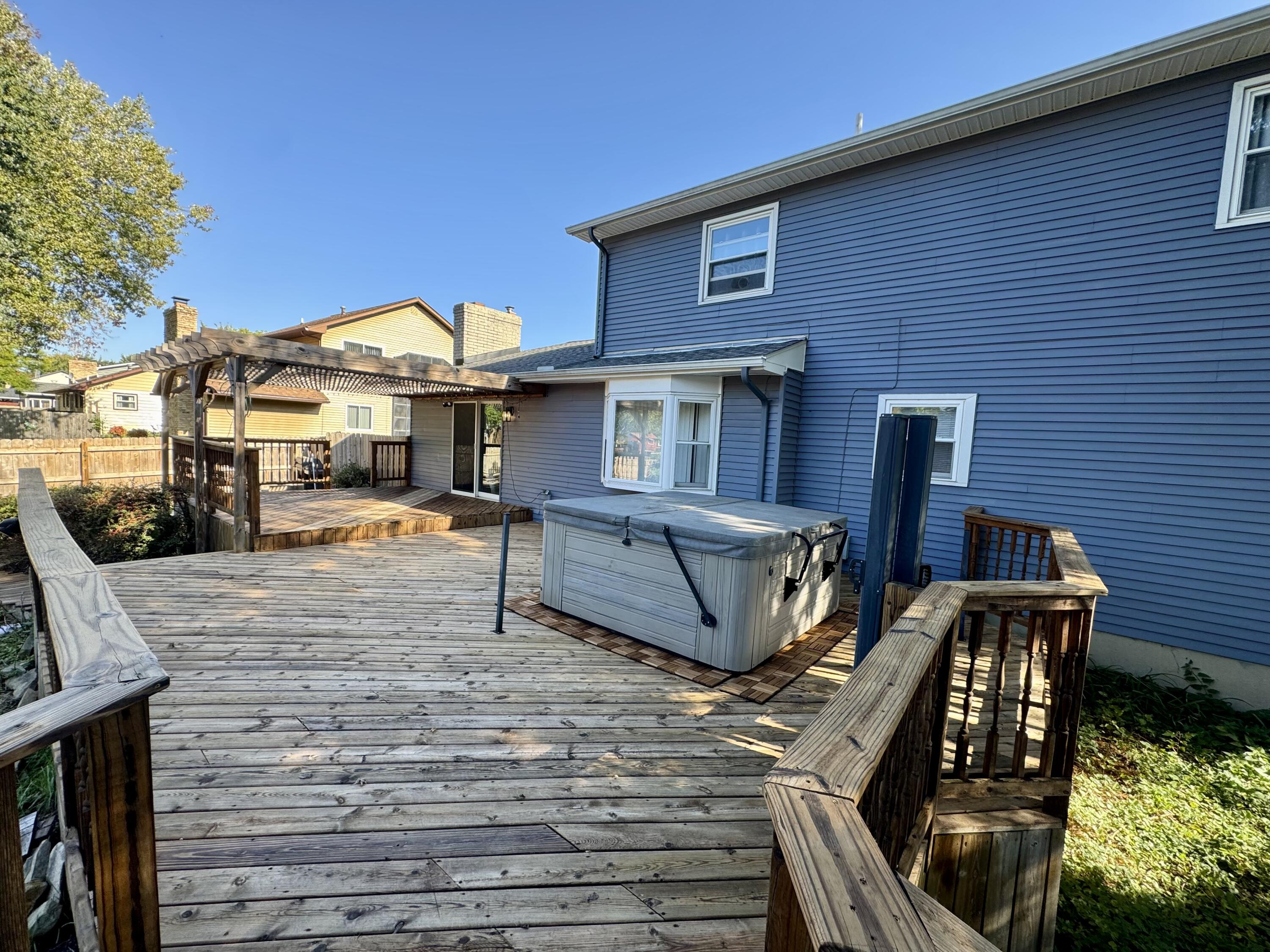 5349 Old Franklin Road Grand Blanc, MI 48439 - Photo 4 of 26 Back Deck