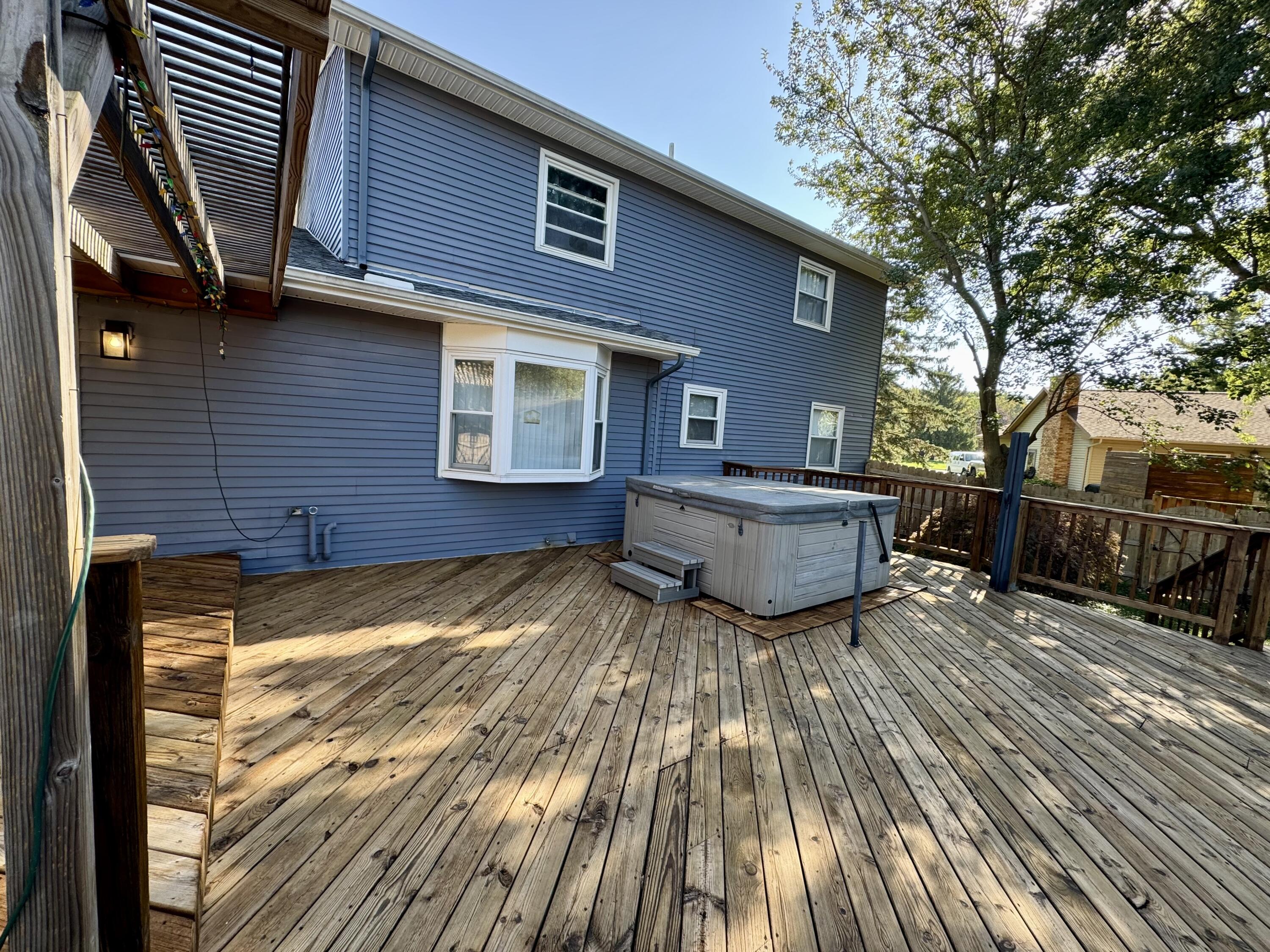 5349 Old Franklin Road Grand Blanc, MI 48439 - Photo 5 of 26 Back Deck