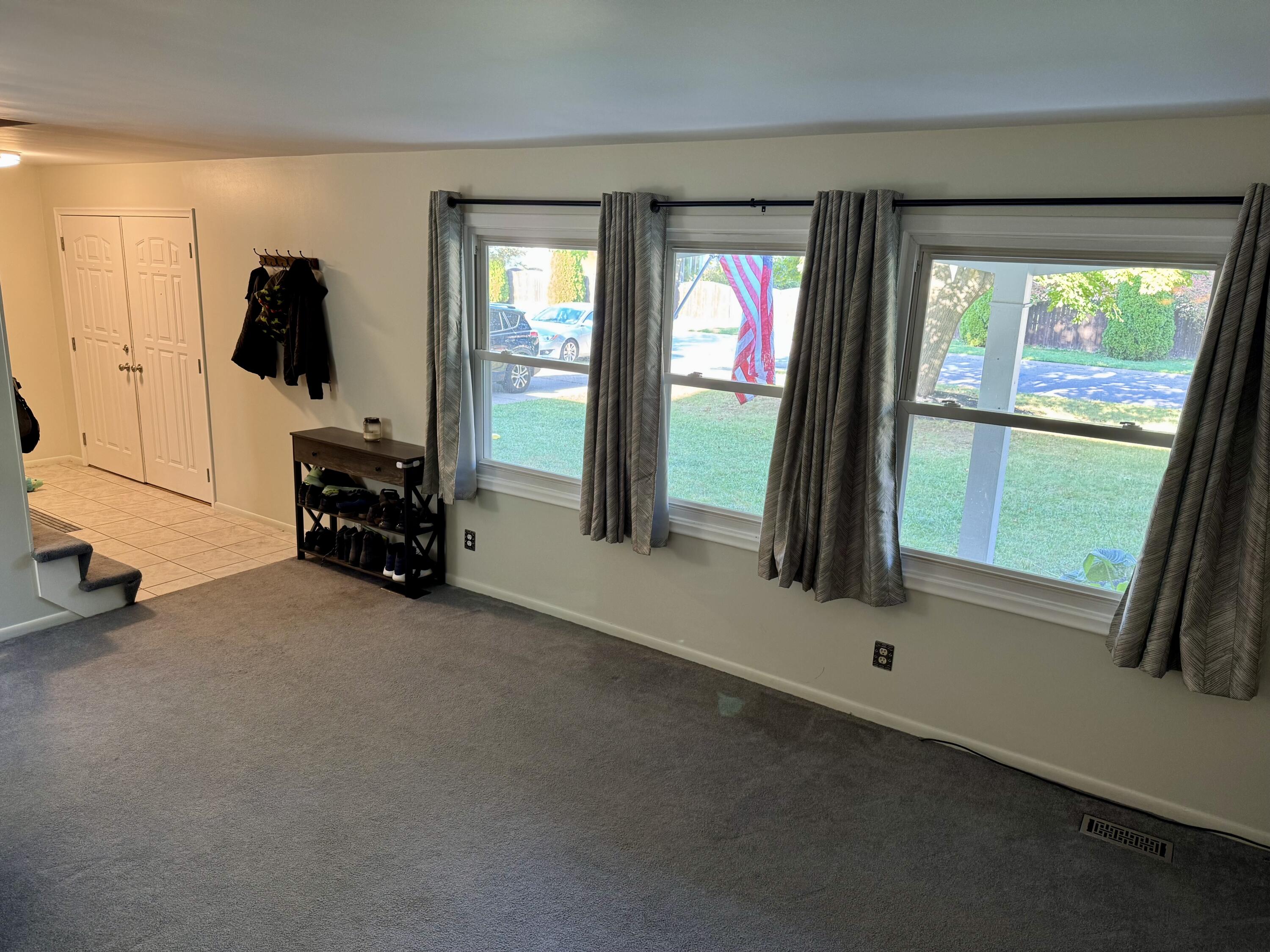 5349 Old Franklin Road Grand Blanc, MI 48439 - Photo 10 of 26 Living Room